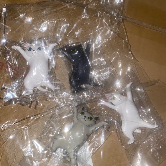 Dancing Cat Figurine Set - Picture 5 of 6